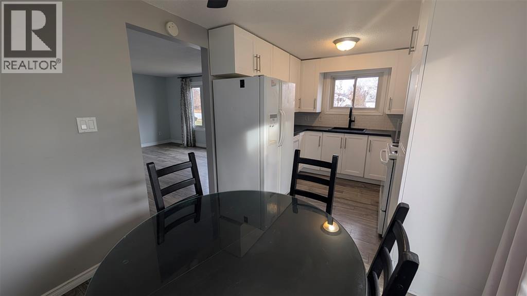 407 Murphy Road, Sarnia, Ontario  N7S 5G8 - Photo 5 - 25030772