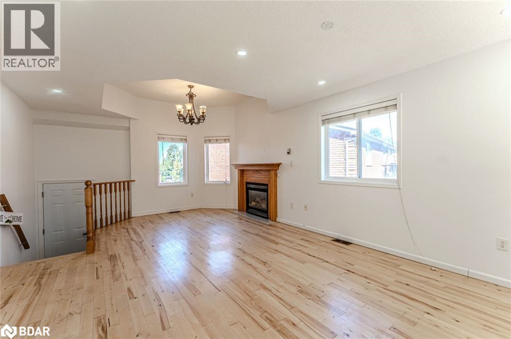 9 Kestrel Court Unit# Upper, Barrie, Ontario  L4M 6P6 - Photo 3 - 40791457