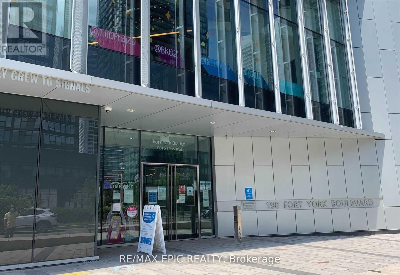 1010 - 80 Queens Wharf Road, Toronto, Ontario  M5V 0J3 - Photo 18 - C12589434