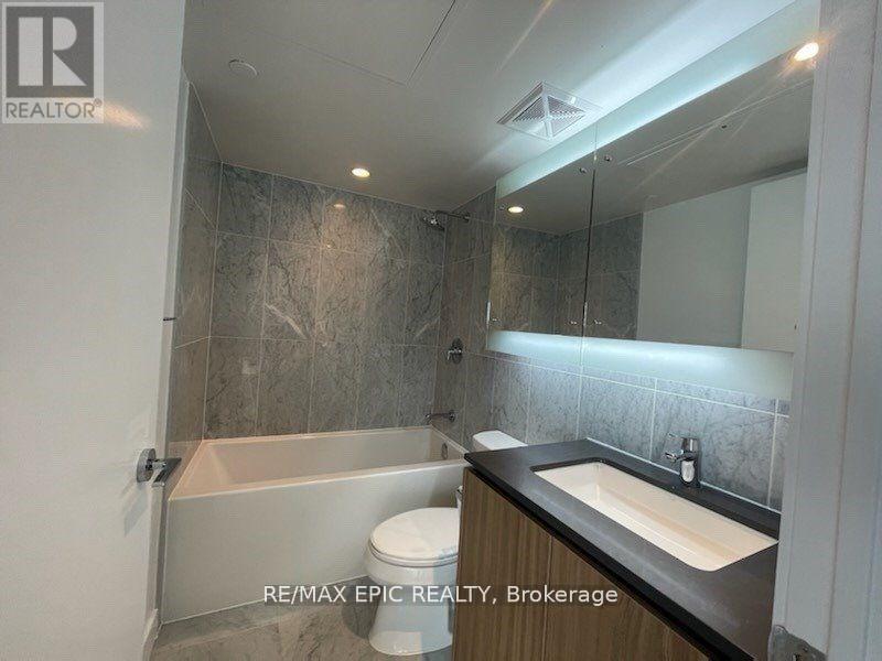 1010 - 80 Queens Wharf Road, Toronto, Ontario  M5V 0J3 - Photo 3 - C12589434