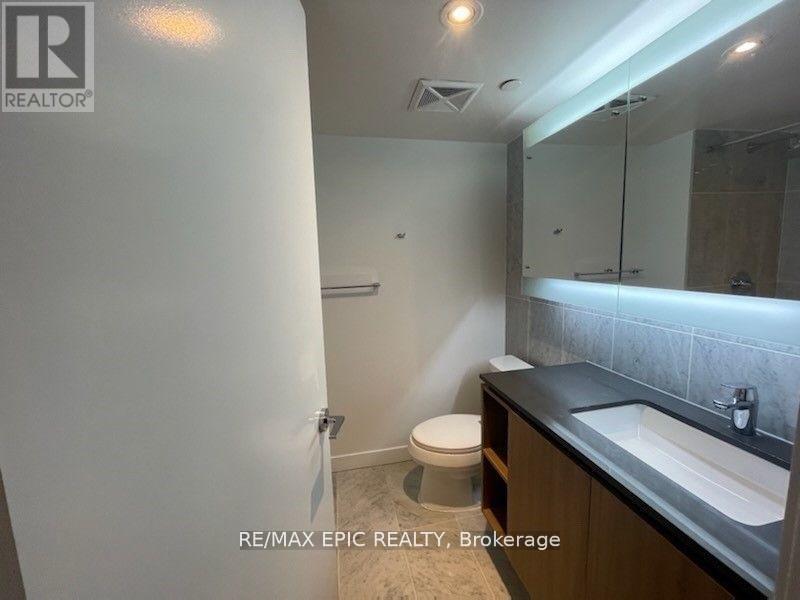 1010 - 80 Queens Wharf Road, Toronto, Ontario  M5V 0J3 - Photo 5 - C12589434