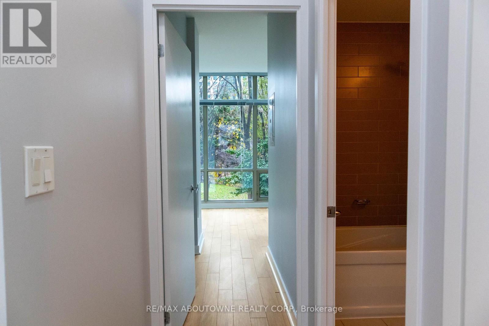 106 - 35 Mariner Terrace, Toronto, Ontario  M5V 3V9 - Photo 10 - C12589446