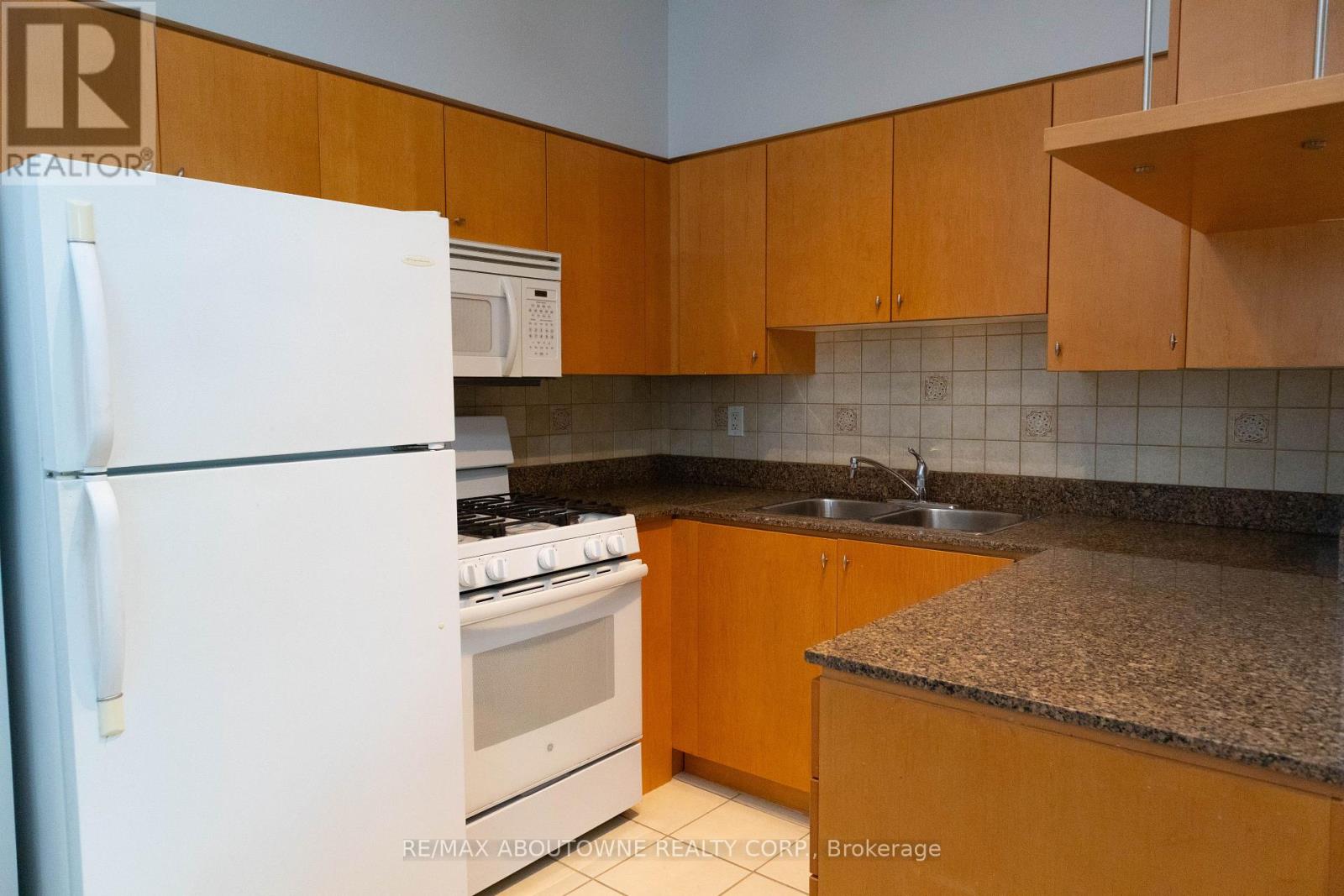 106 - 35 Mariner Terrace, Toronto, Ontario  M5V 3V9 - Photo 6 - C12589446
