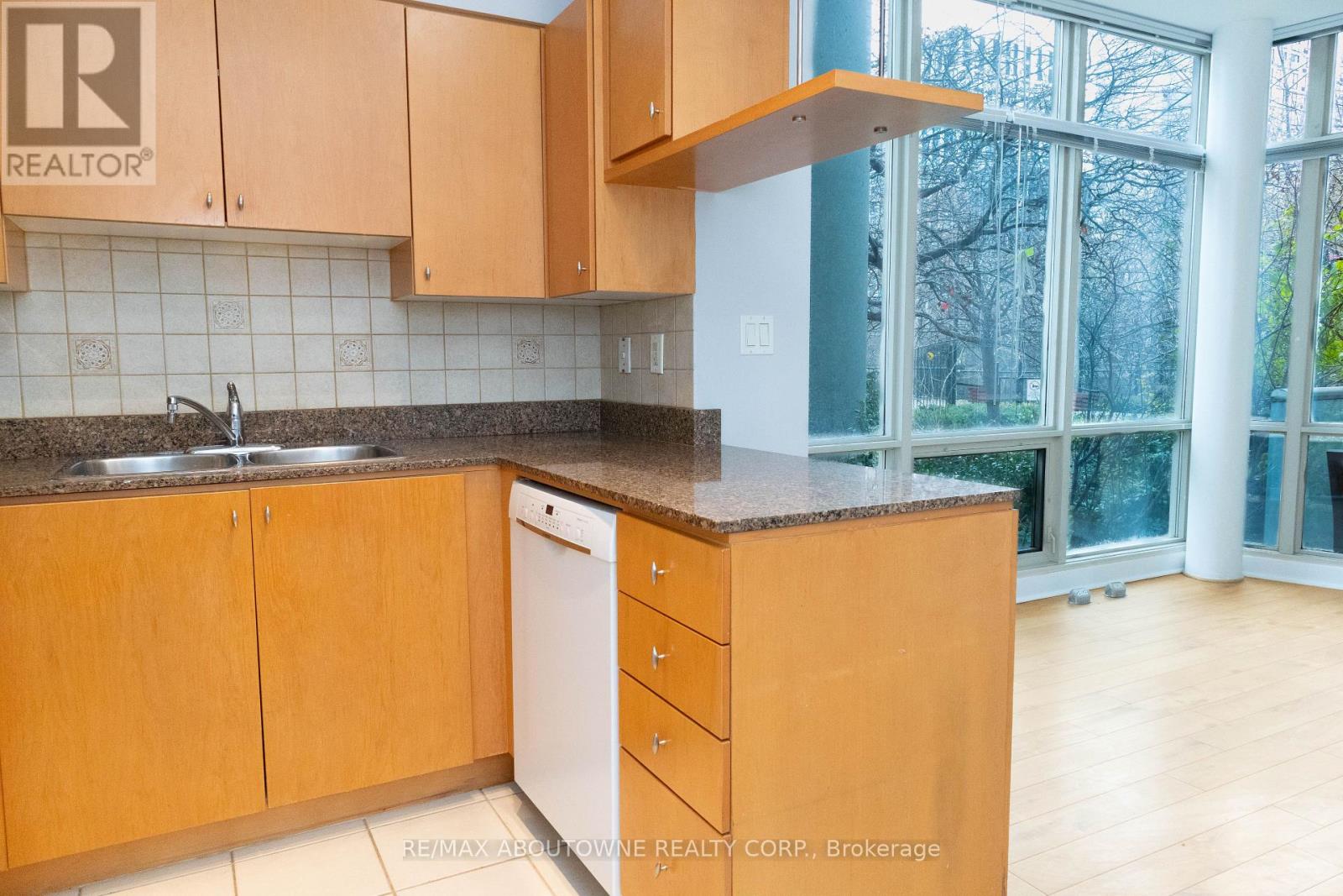 106 - 35 Mariner Terrace, Toronto, Ontario  M5V 3V9 - Photo 7 - C12589446