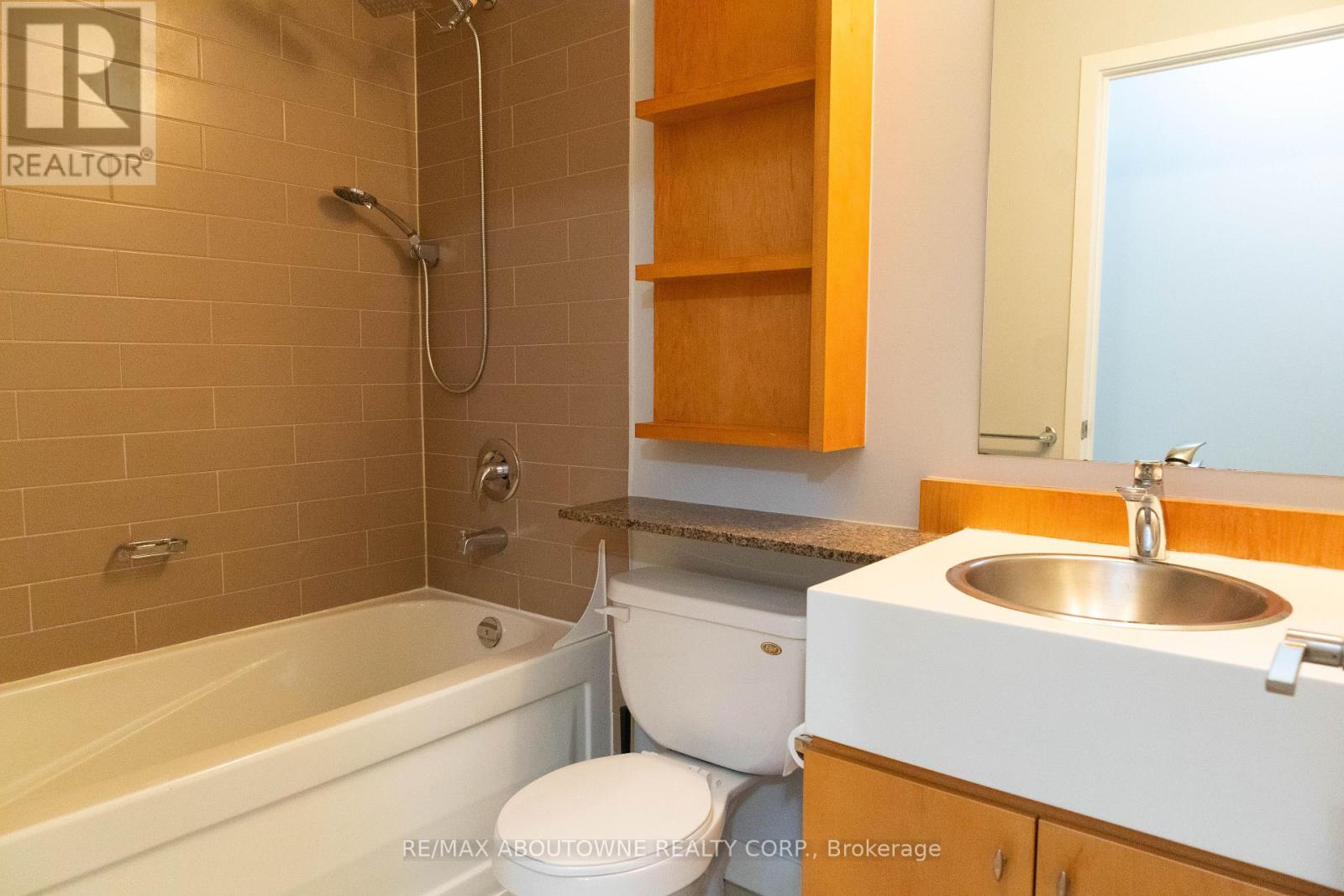 106 - 35 Mariner Terrace, Toronto, Ontario  M5V 3V9 - Photo 9 - C12589446