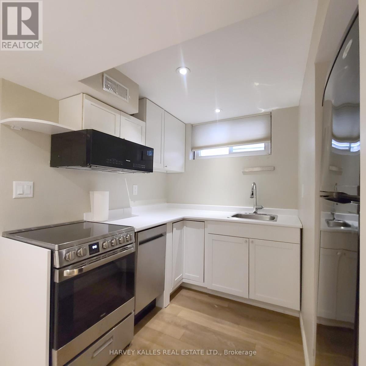 Bsmt - 4b Mayfair Avenue, Toronto, Ontario  M5N 2N4 - Photo 10 - C12589534