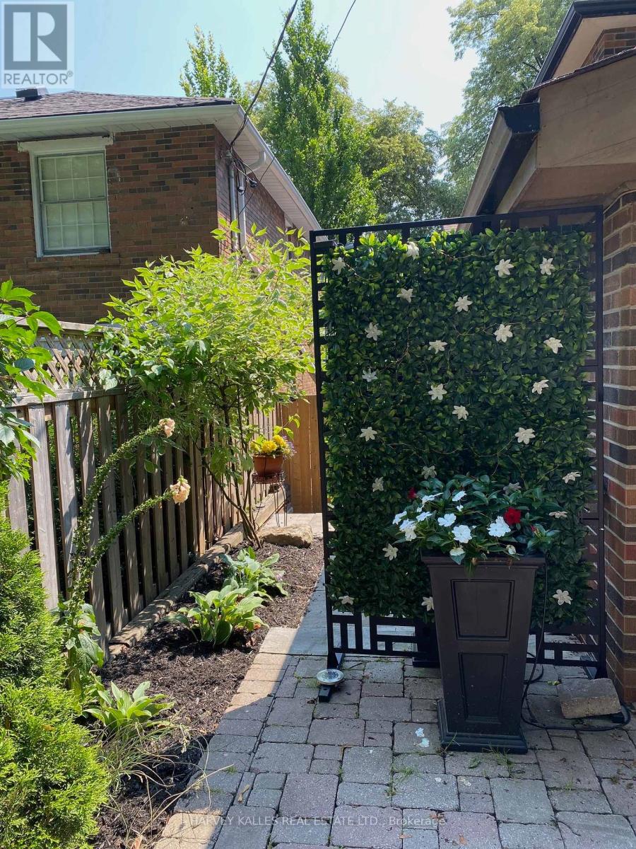 Bsmt - 4b Mayfair Avenue, Toronto, Ontario  M5N 2N4 - Photo 15 - C12589534