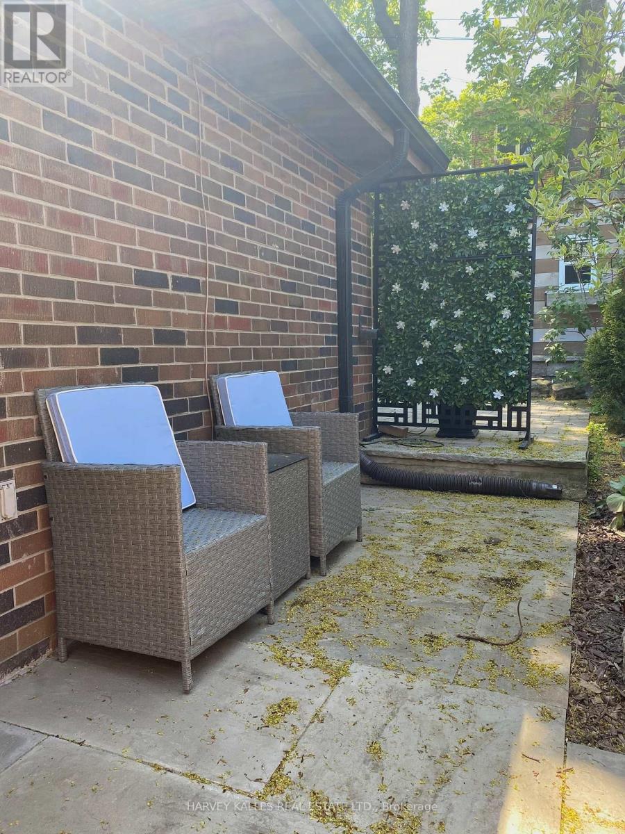 Bsmt - 4b Mayfair Avenue, Toronto, Ontario  M5N 2N4 - Photo 16 - C12589534