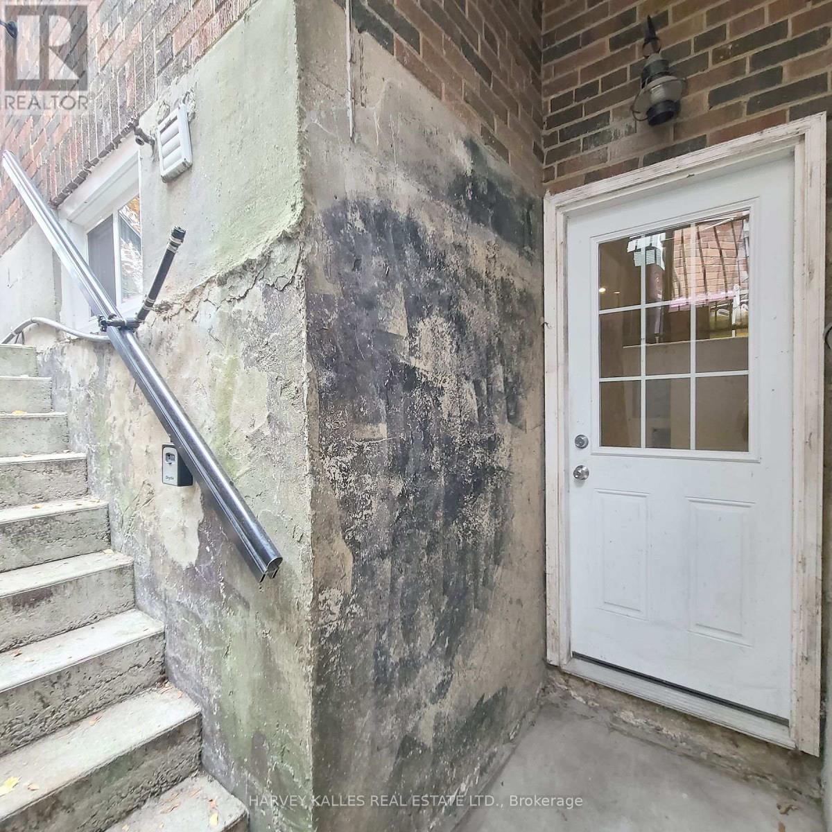 Bsmt - 4b Mayfair Avenue, Toronto, Ontario  M5N 2N4 - Photo 4 - C12589534