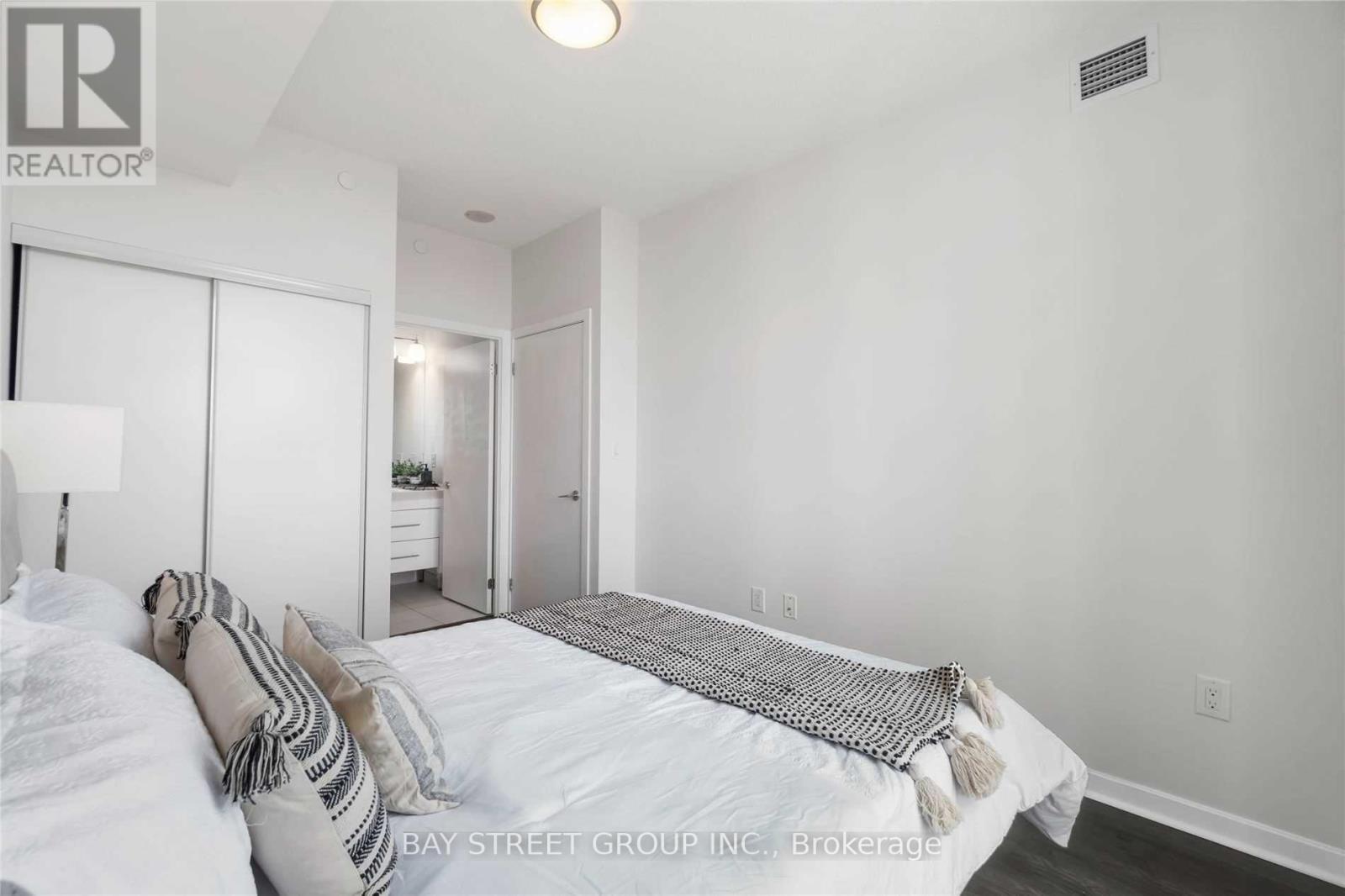 1602 - 66 Forest Manor Road, Toronto, Ontario  M2J 0B7 - Photo 5 - C12589648