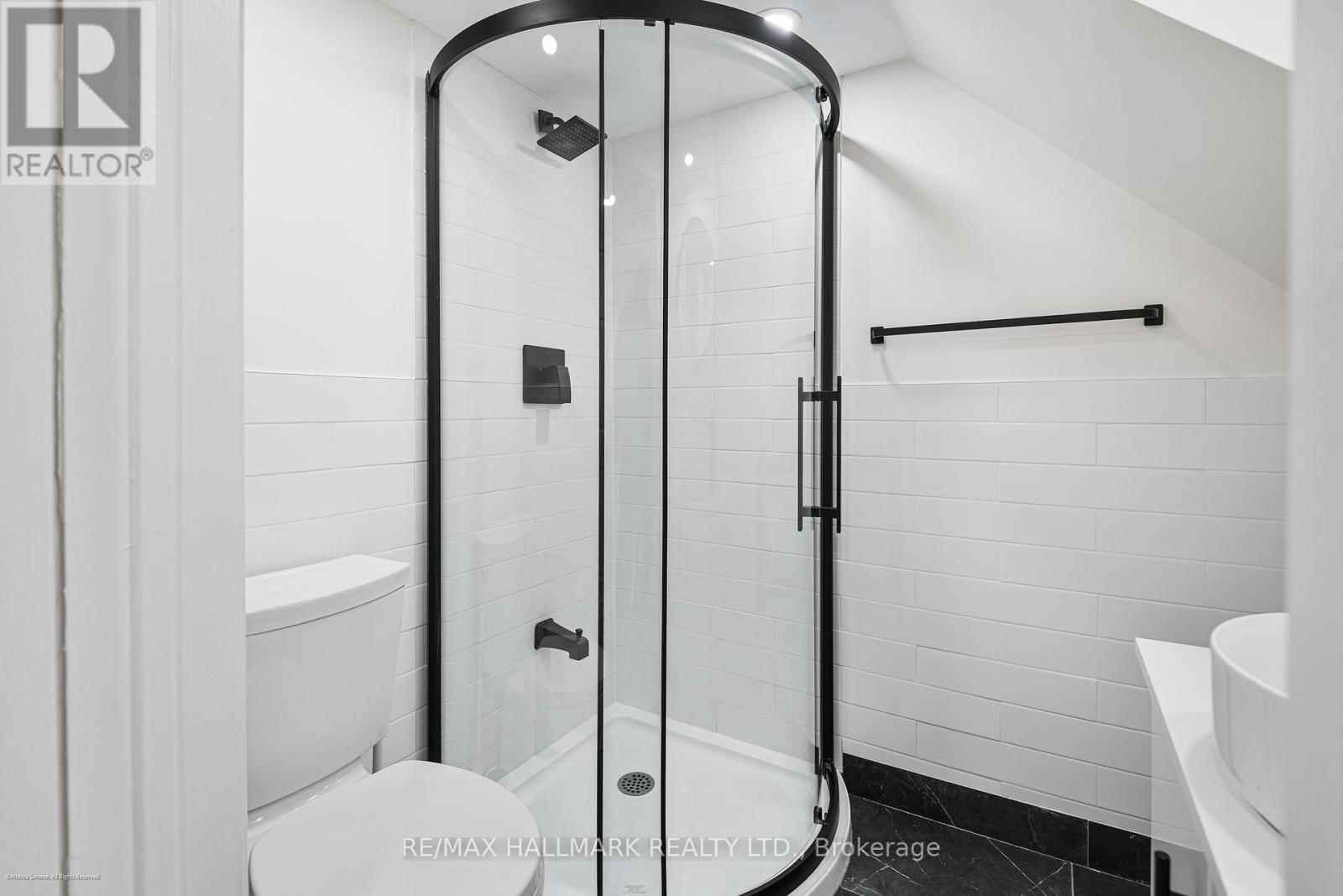 208 Cedarvale Avenue, Toronto, Ontario  M4C 4K2 - Photo 18 - E12589528