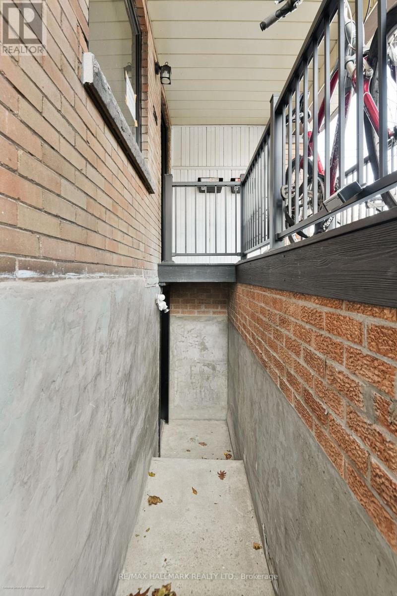 208 Cedarvale Avenue, Toronto, Ontario  M4C 4K2 - Photo 7 - E12589528