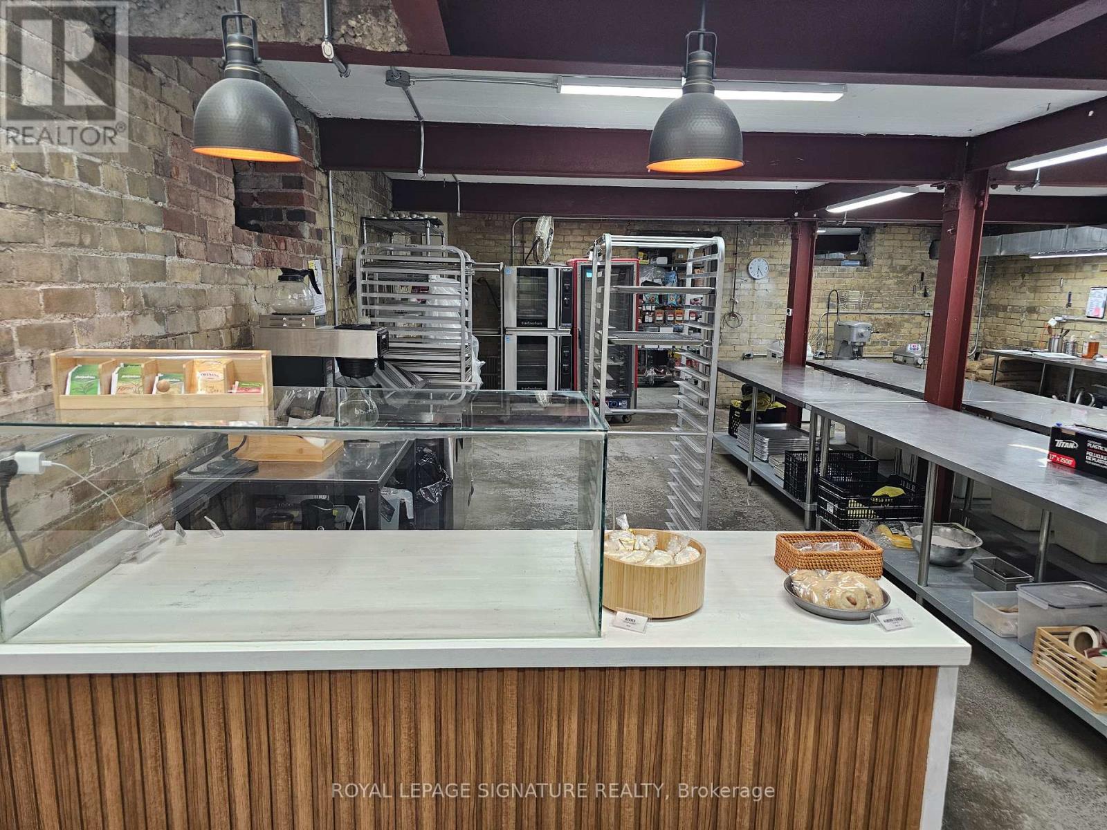 1114 QUEEN STREET E, Toronto, Ontario