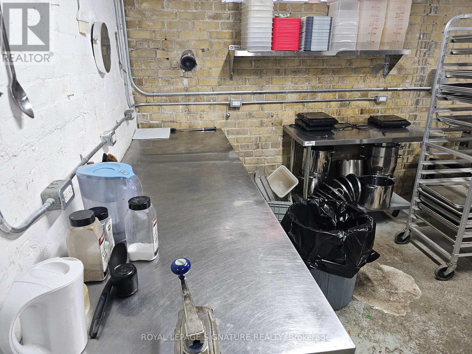 1114 Queen Street E, Toronto, Ontario  M4M 1K8 - Photo 13 - E12589614