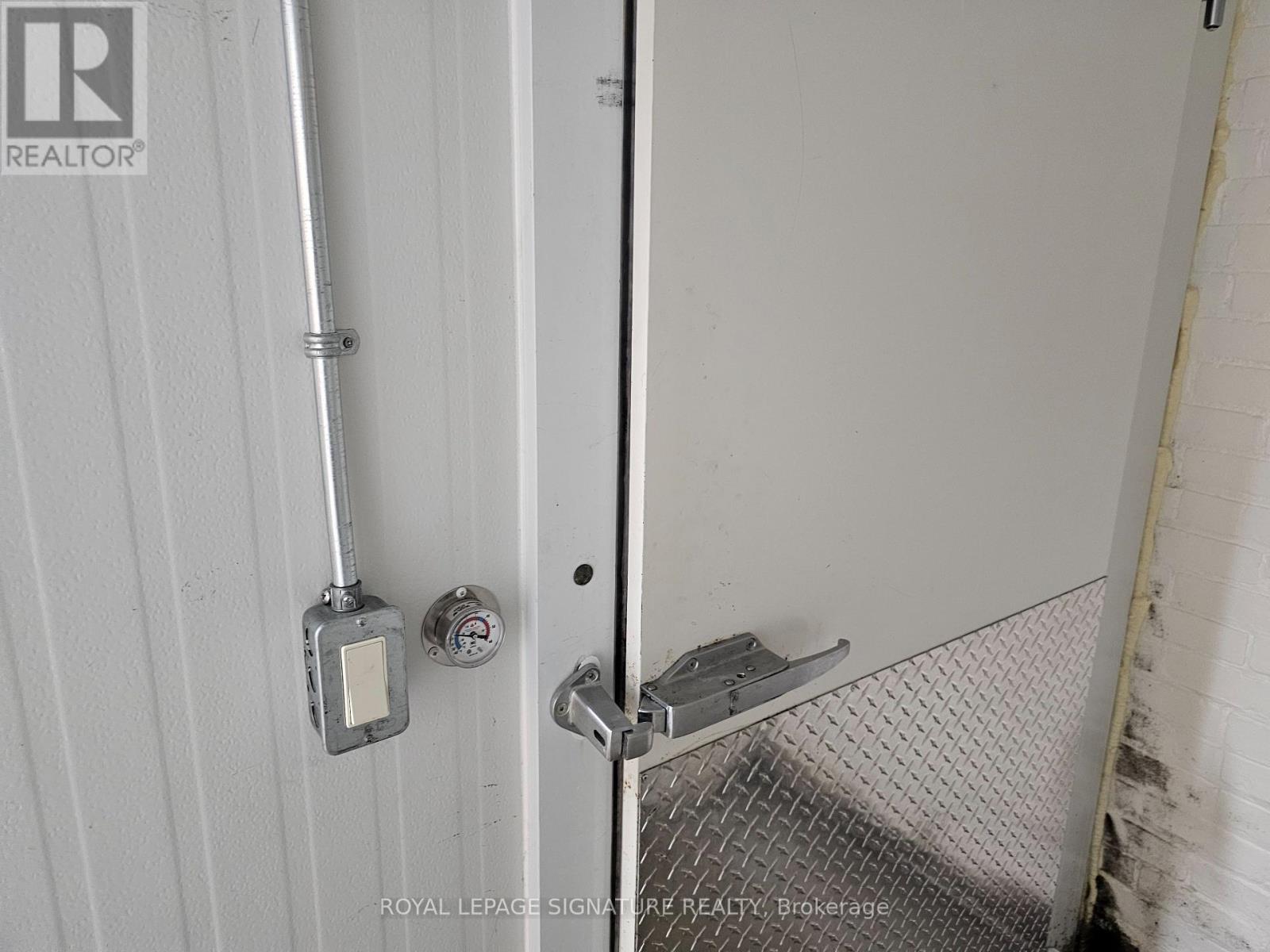 1114 Queen Street E, Toronto, Ontario  M4M 1K8 - Photo 19 - E12589614