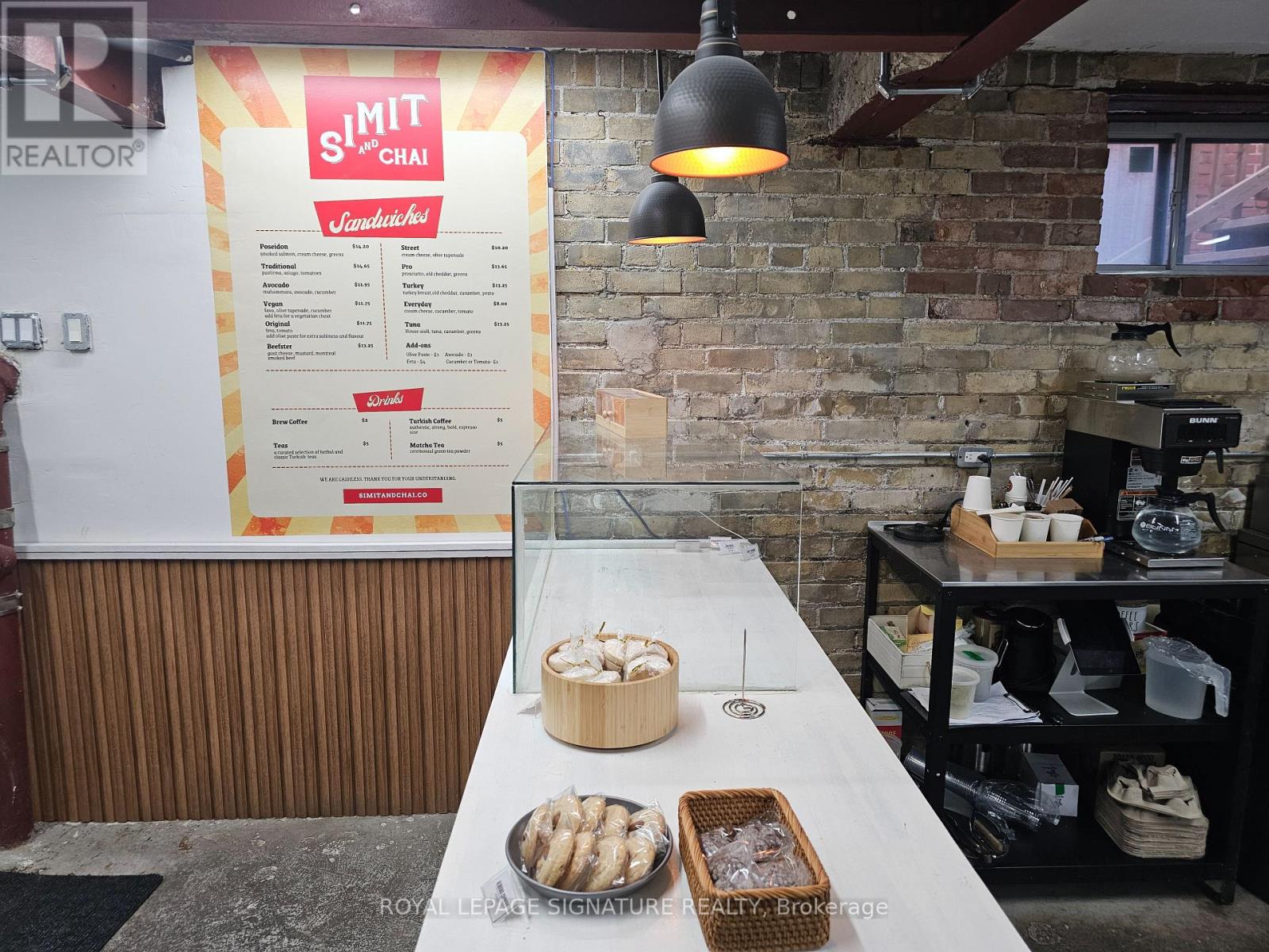 1114 Queen Street E, Toronto, Ontario  M4M 1K8 - Photo 2 - E12589614