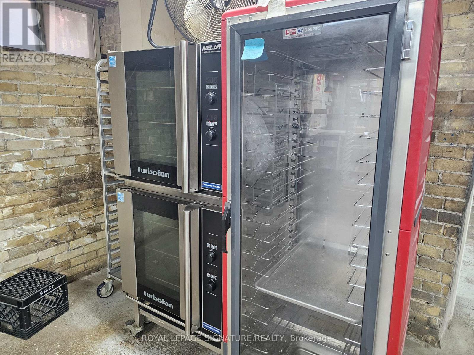 1114 Queen Street E, Toronto, Ontario  M4M 1K8 - Photo 4 - E12589614