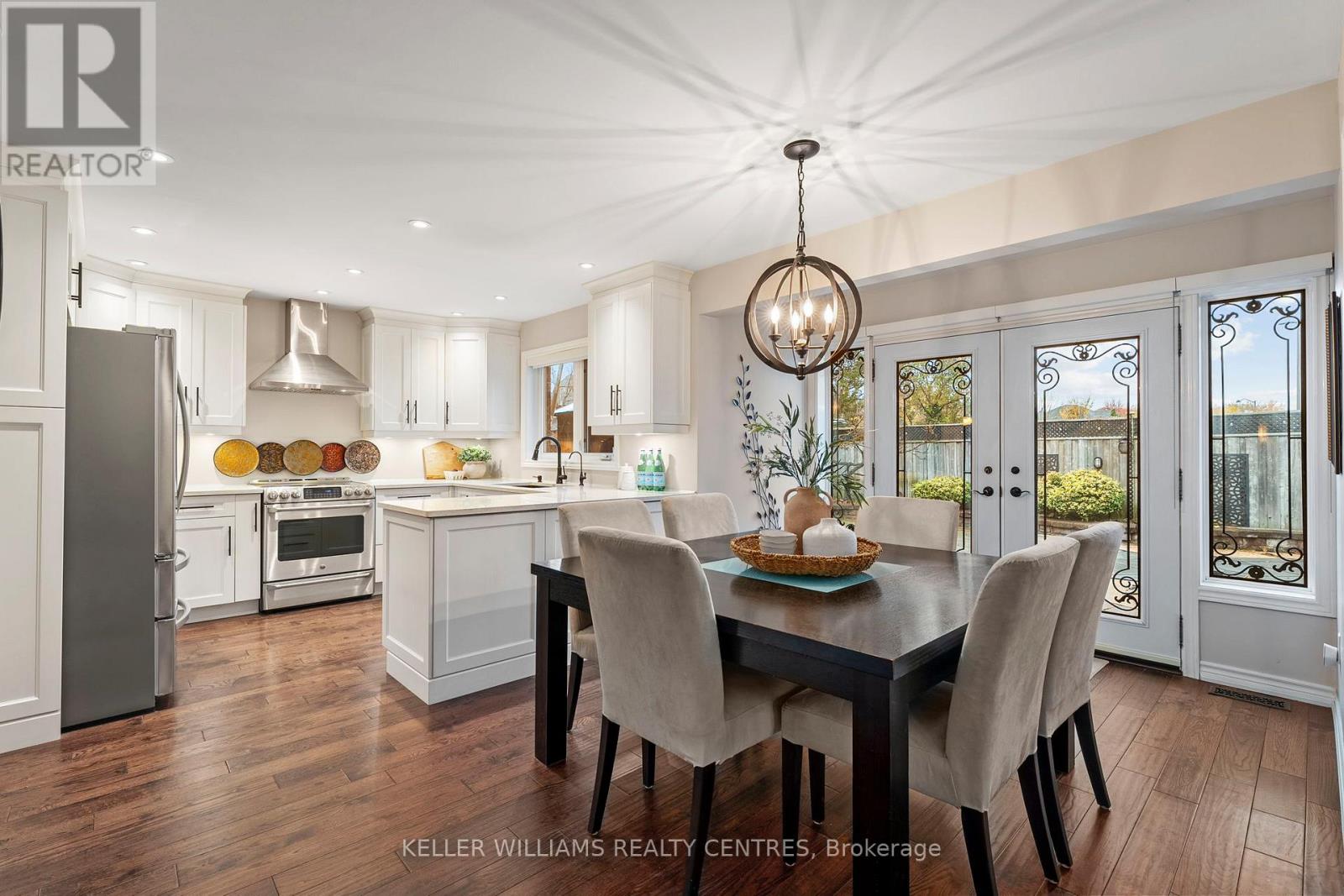 7 Mahogany Court, Aurora, Ontario  L4G 6M8 - Photo 3 - N12589564