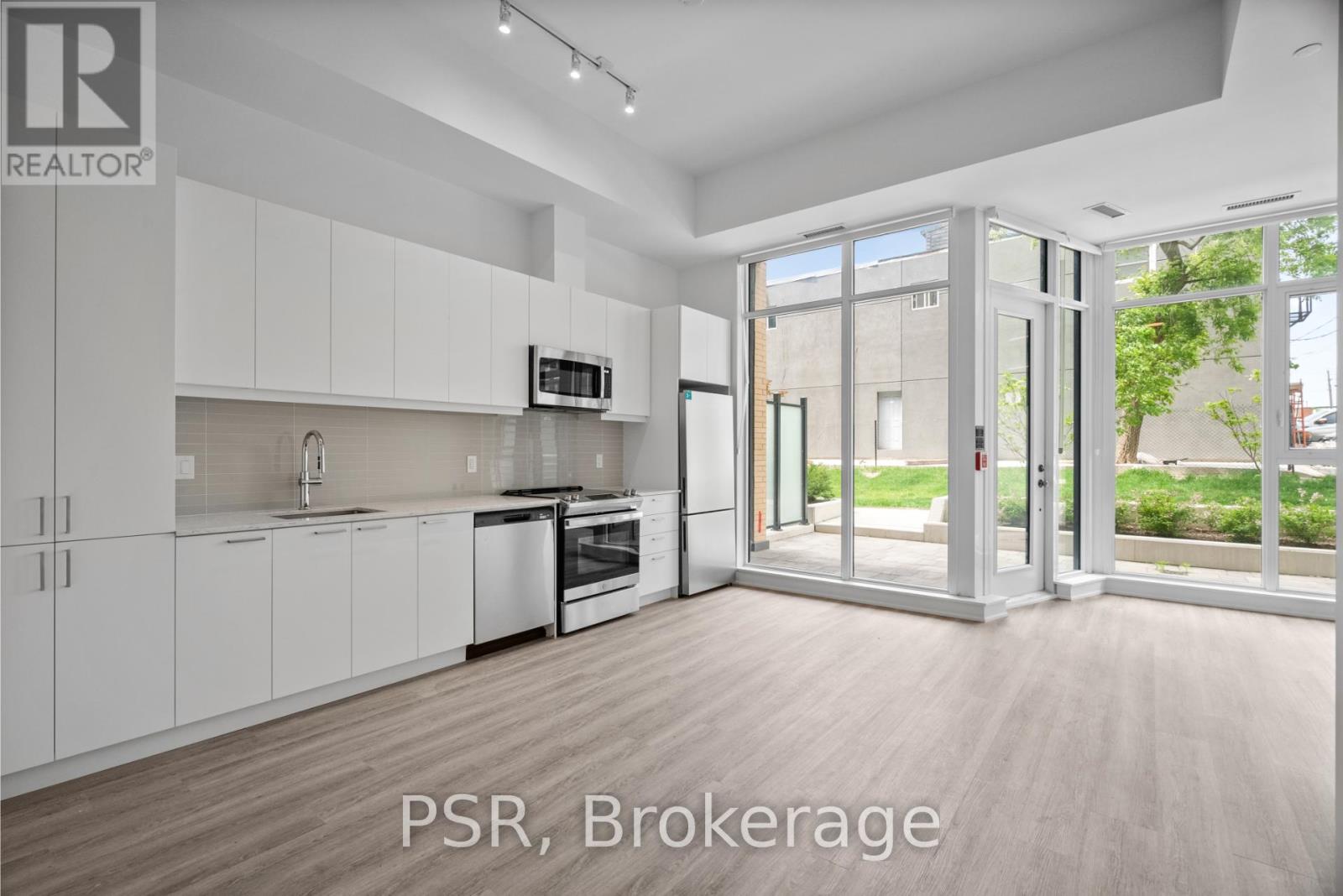 110 - 200 Deerfield Road, Newmarket, Ontario  L3Y 0G8 - Photo 5 - N12589574