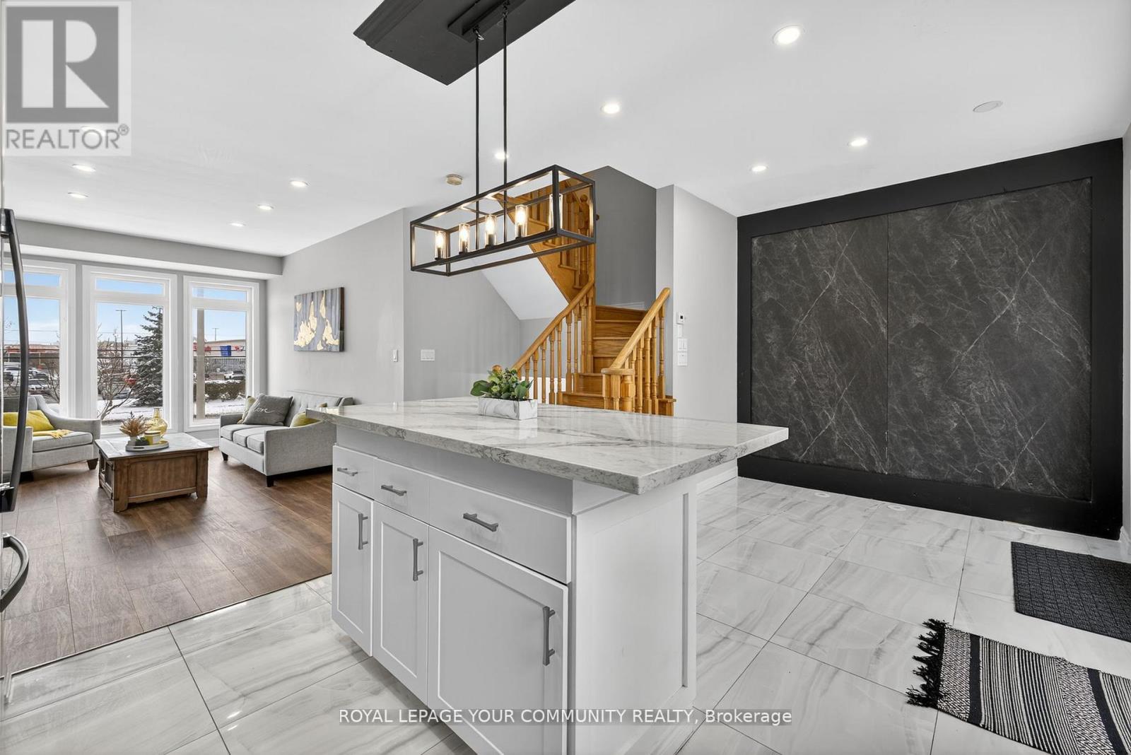 193 Zokol Drive, Aurora, Ontario  L4G 0B8 - Photo 10 - N12589616