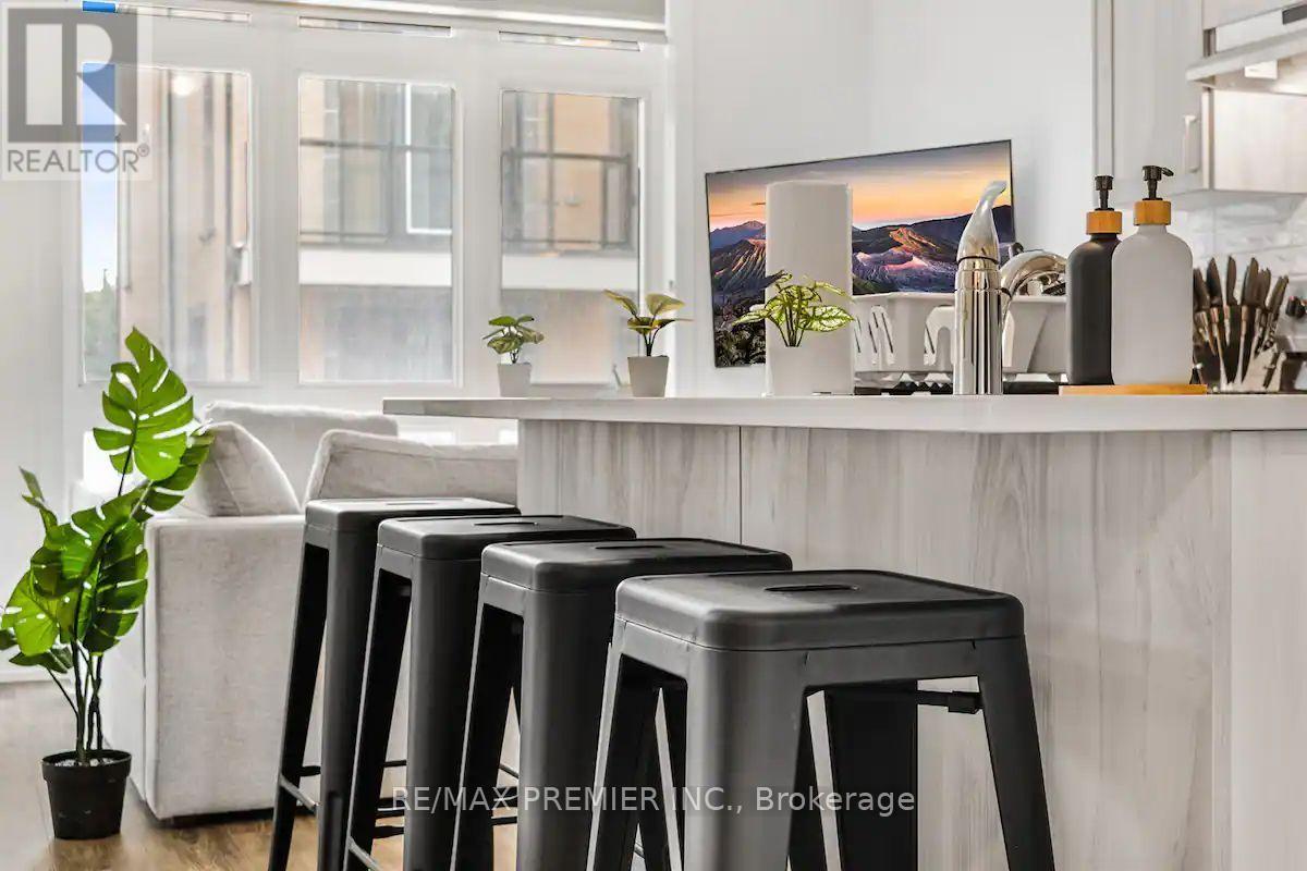 6 - 6 Sayers Lane, Richmond Hill, Ontario  L4E 1J4 - Photo 5 - N12589636