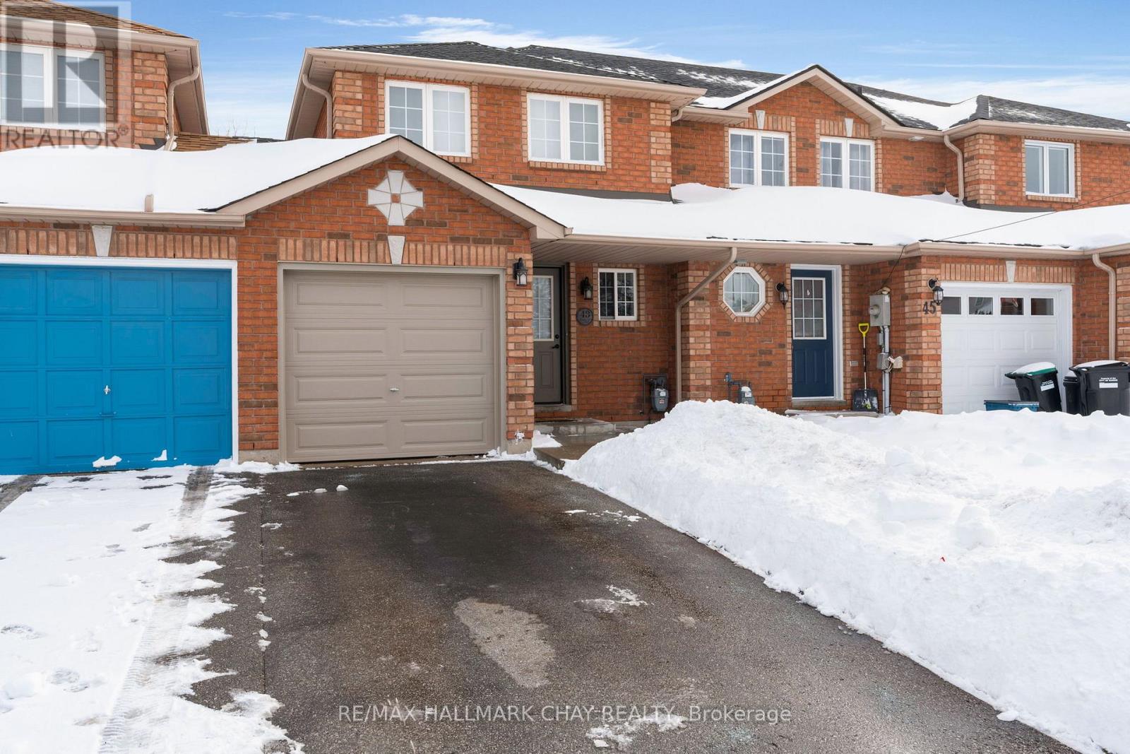 43 Srigley Street, Barrie, Ontario  L4N 0L9 - Photo 2 - S12589448