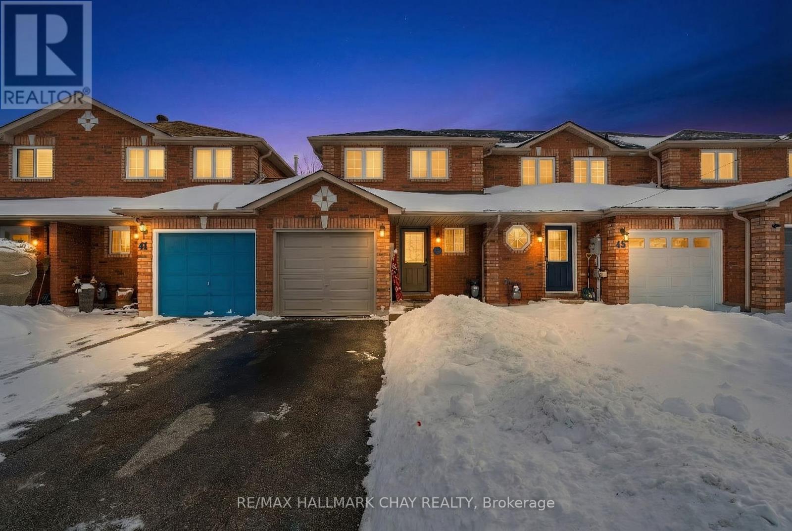 43 Srigley Street, Barrie, Ontario  L4N 0L9 - Photo 4 - S12589448