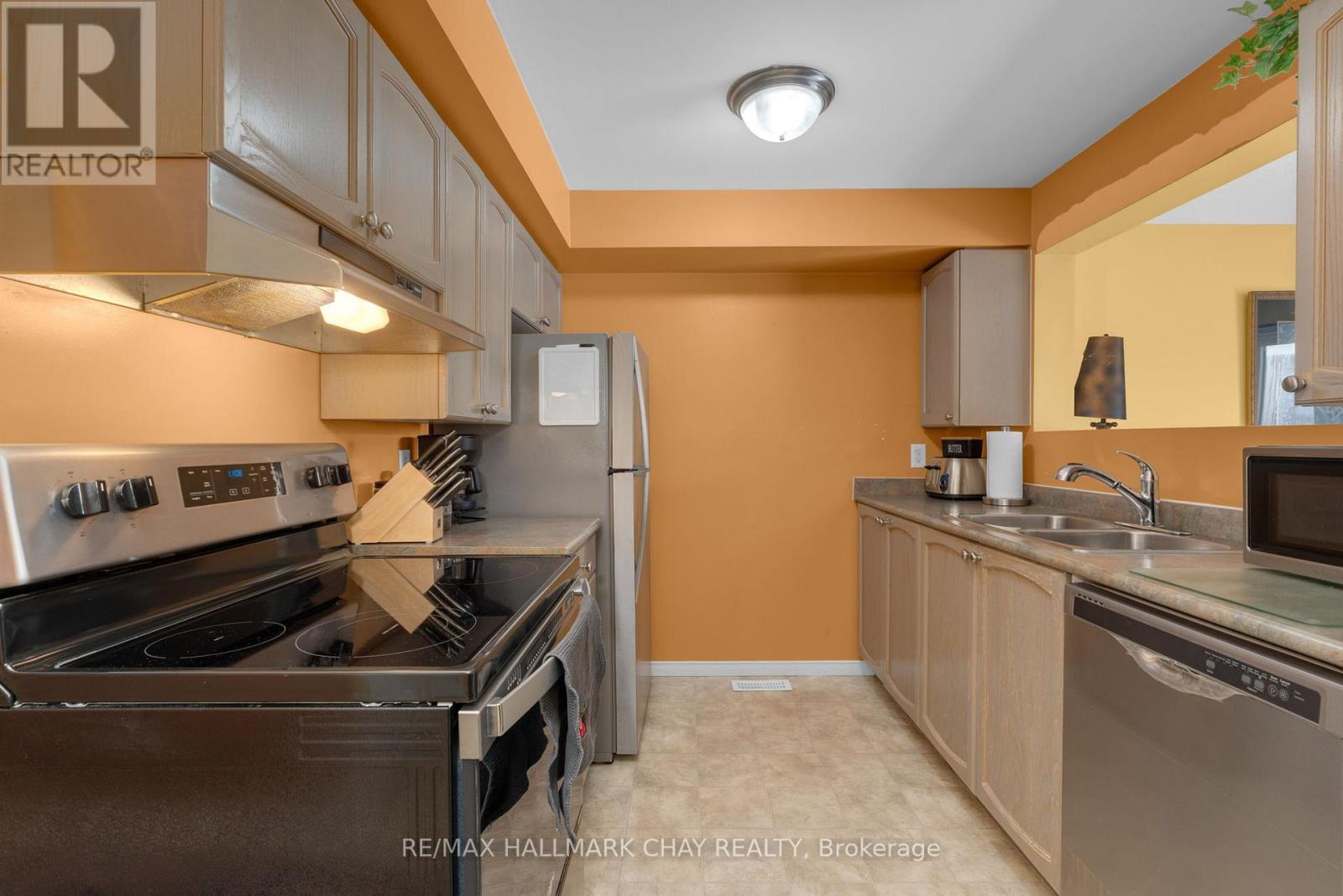 43 Srigley Street, Barrie, Ontario  L4N 0L9 - Photo 7 - S12589448