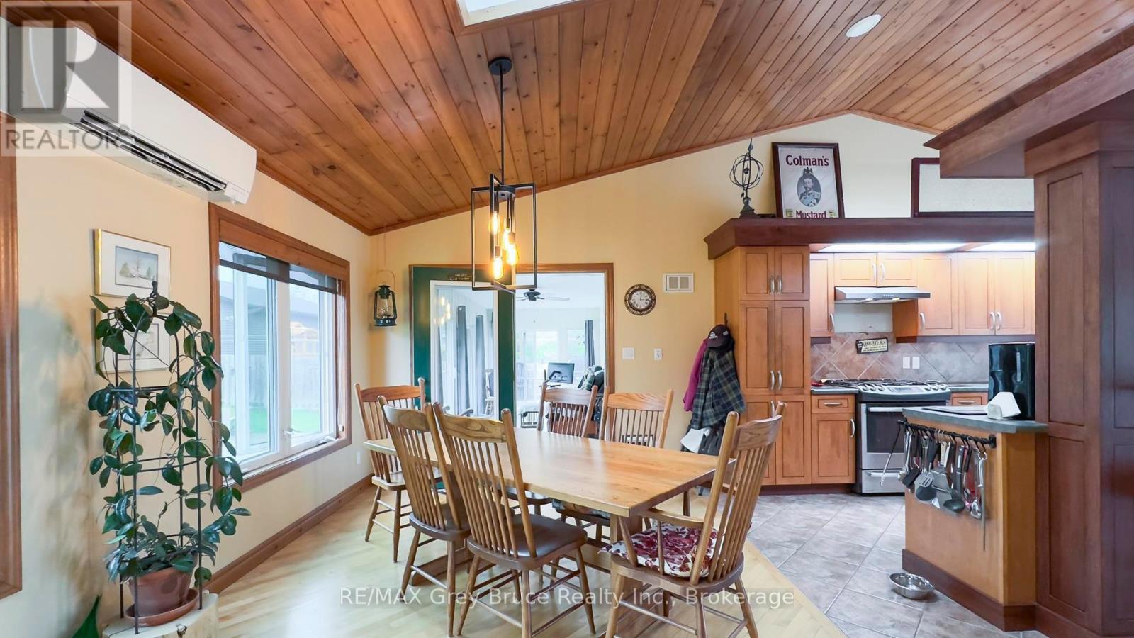 236 Bruce Street, South Bruce Peninsula, Ontario  N0H 2T0 - Photo 17 - X12224444