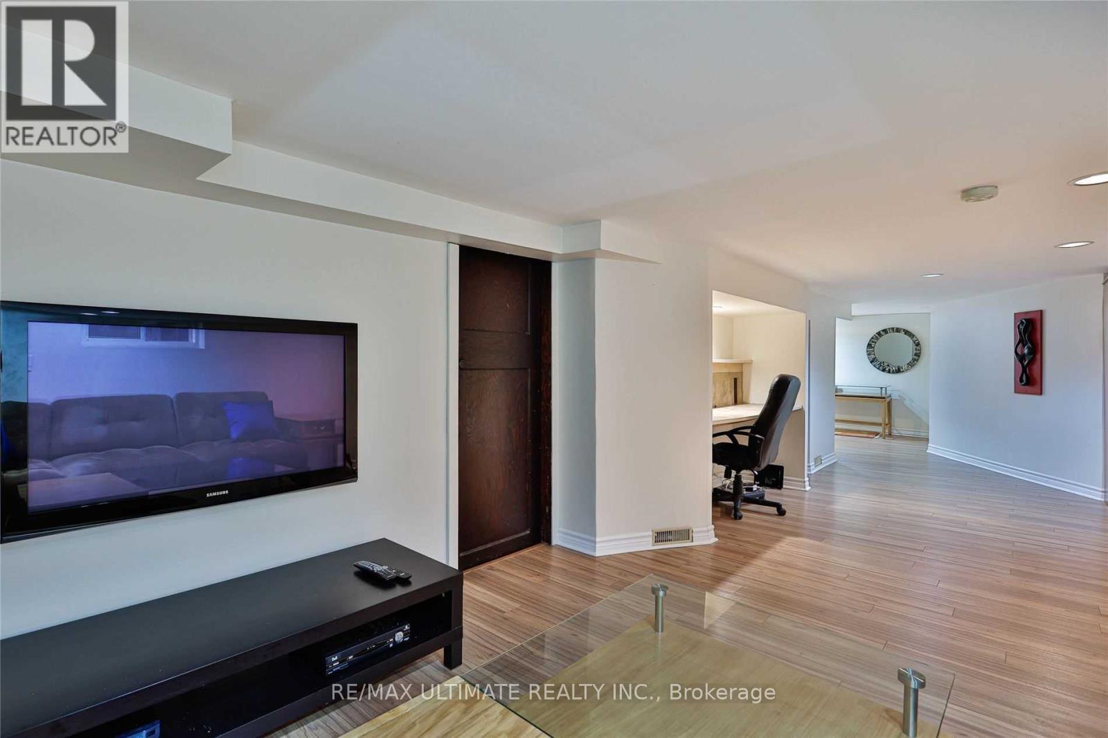 49 Fourth Street, Toronto, Ontario  M8V 2Y2 - Photo 9 - W12589410