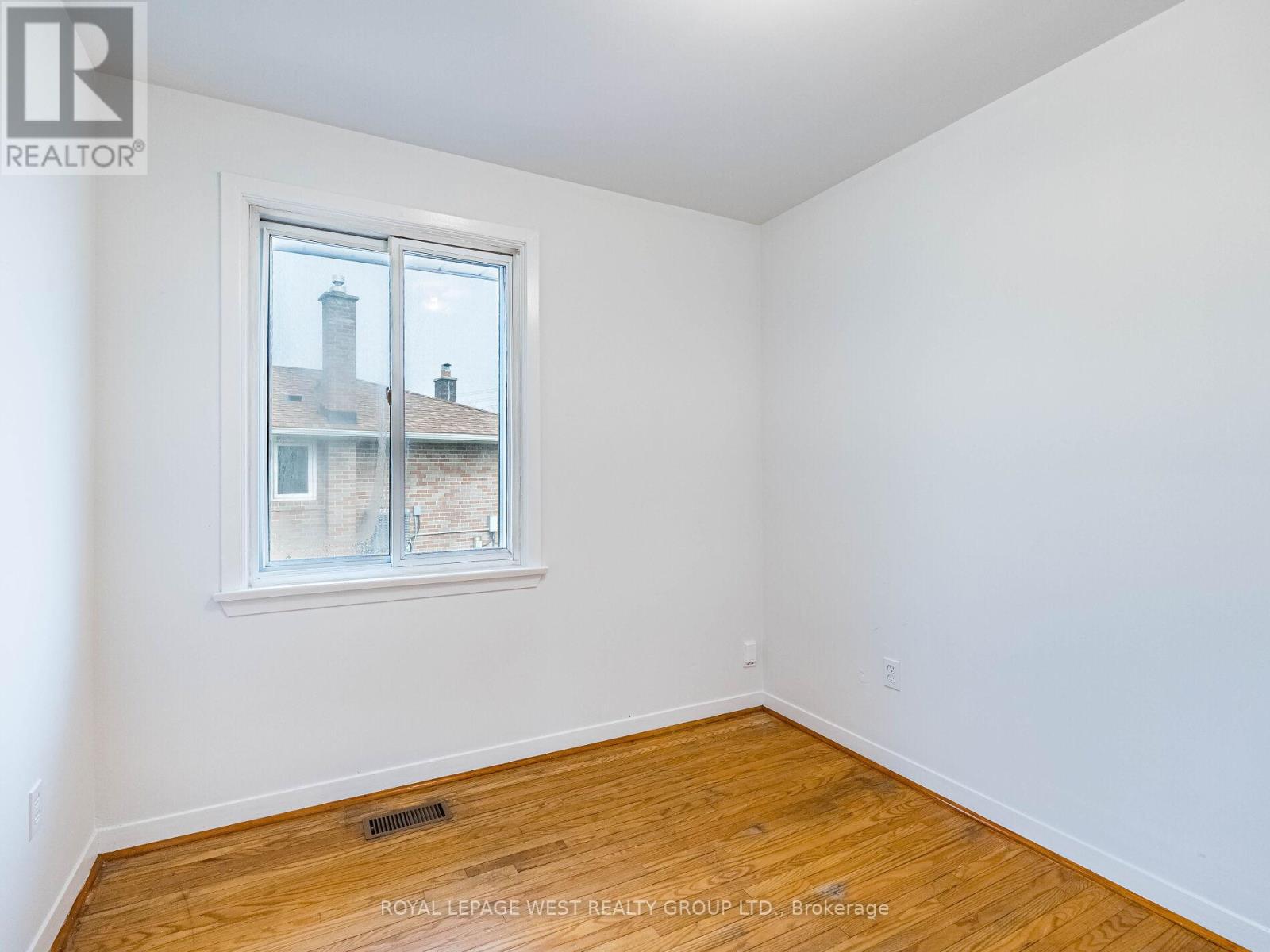 9 Rosefair Crescent, Toronto, Ontario M9W 3B1 - Photo 8 - W12589472