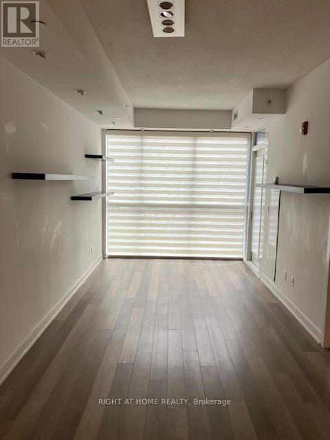 B215 - 5240 Dundas Street, Burlington, Ontario  L7L 0J6 - Photo 3 - W12589562