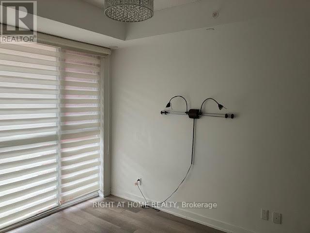 B215 - 5240 Dundas Street, Burlington, Ontario  L7L 0J6 - Photo 4 - W12589562