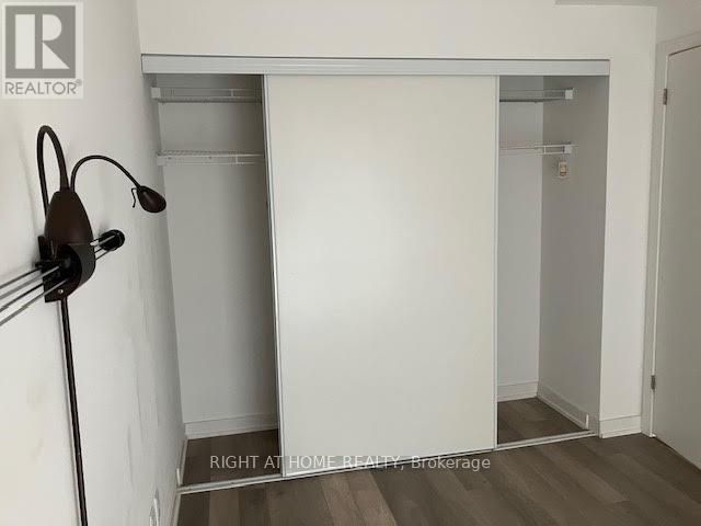 B215 - 5240 Dundas Street, Burlington, Ontario  L7L 0J6 - Photo 5 - W12589562