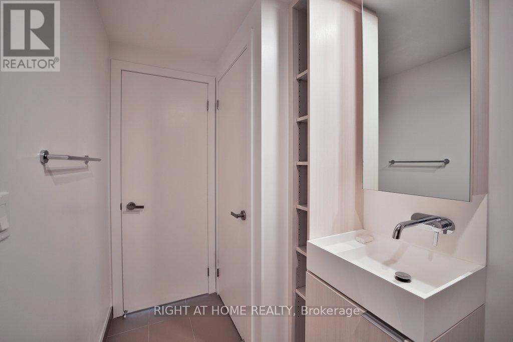 1008 - 370 Martha Street, Burlington, Ontario  L7R 0G9 - Photo 11 - W12589594