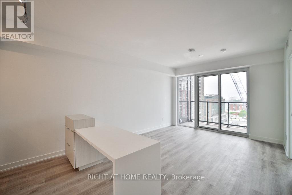 1008 - 370 Martha Street, Burlington, Ontario  L7R 0G9 - Photo 3 - W12589594