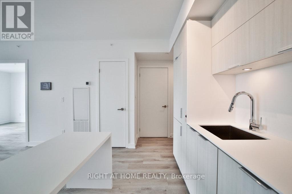 1008 - 370 Martha Street, Burlington, Ontario  L7R 0G9 - Photo 8 - W12589594