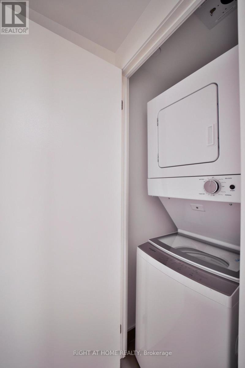 1008 - 370 Martha Street, Burlington, Ontario  L7R 0G9 - Photo 9 - W12589594