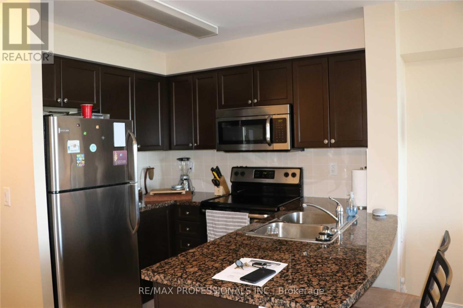 2805 - 3 Michael Power Place, Toronto, Ontario  M9A 0A2 - Photo 2 - W12589656