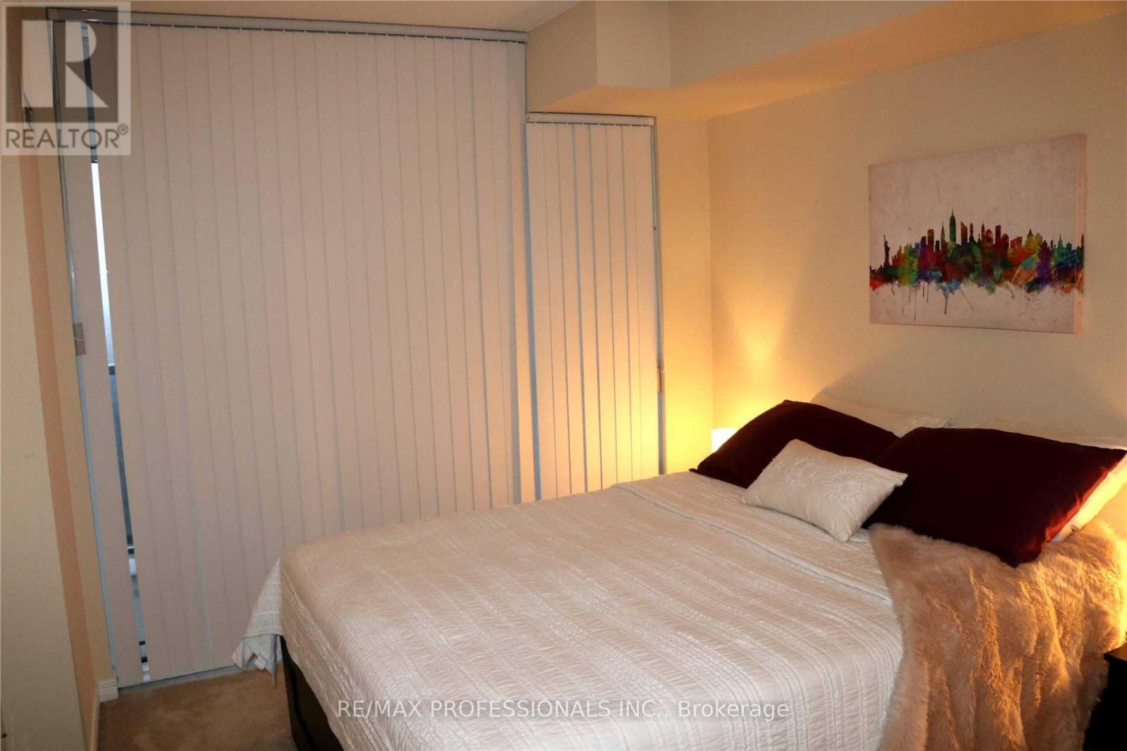 2805 - 3 Michael Power Place, Toronto, Ontario  M9A 0A2 - Photo 5 - W12589656