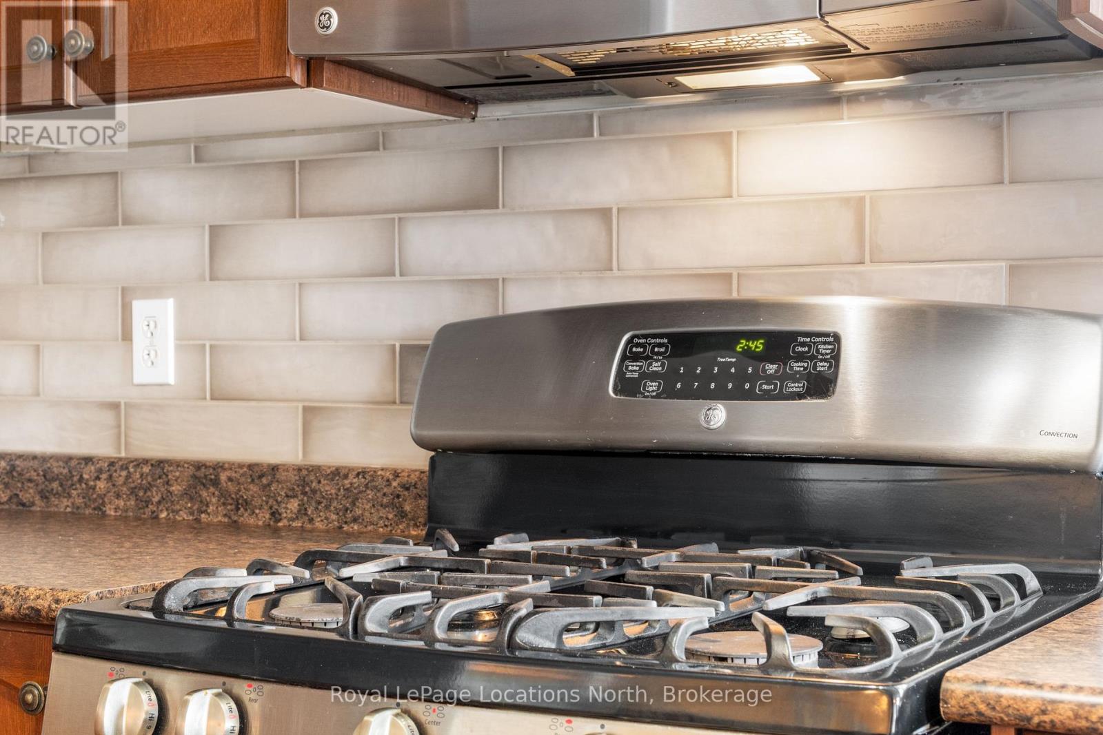 8 Broadpoint Street, Wasaga Beach, Ontario  L9Z 3B8 - Photo 10 - S12589814