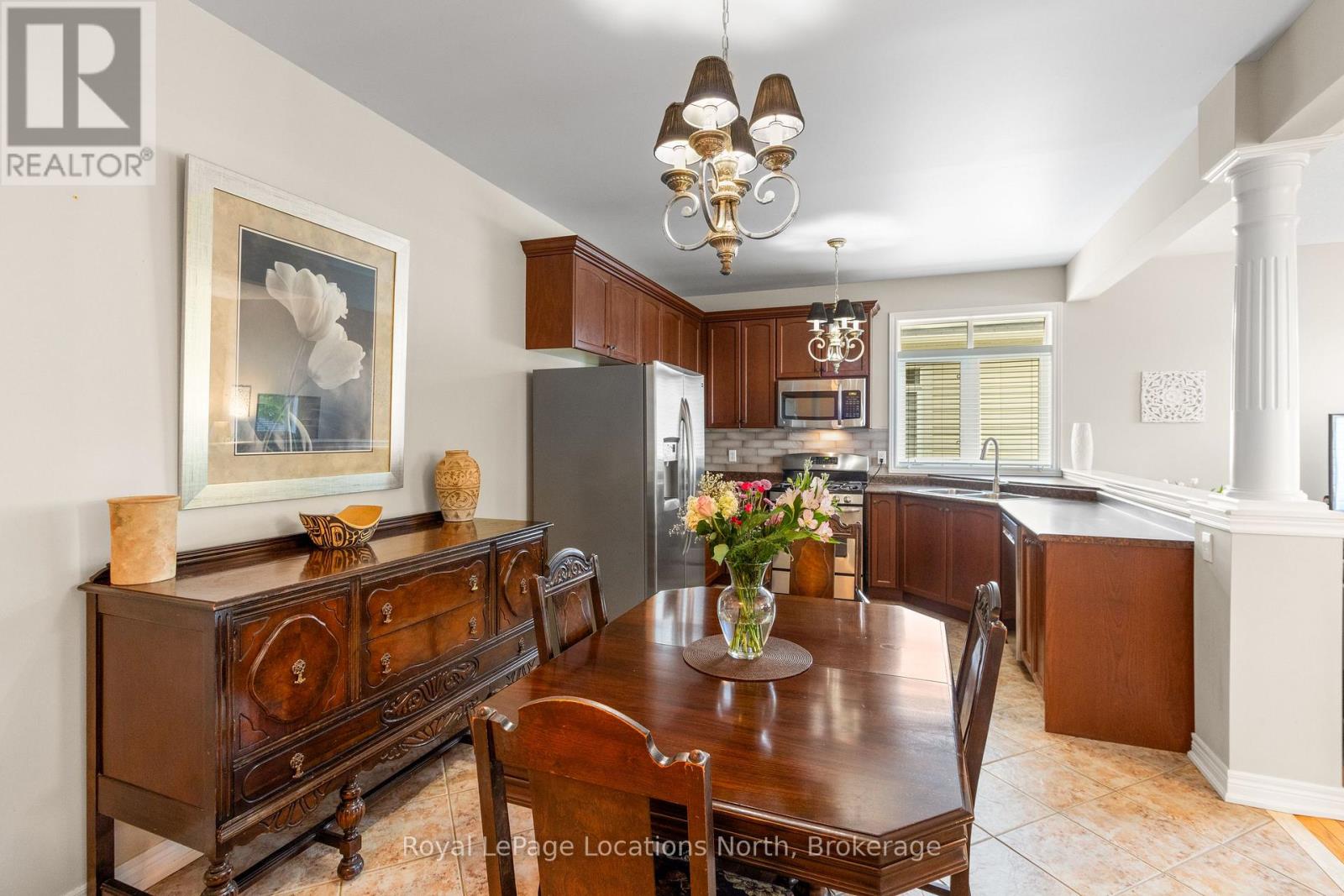 8 Broadpoint Street, Wasaga Beach, Ontario  L9Z 3B8 - Photo 5 - S12589814