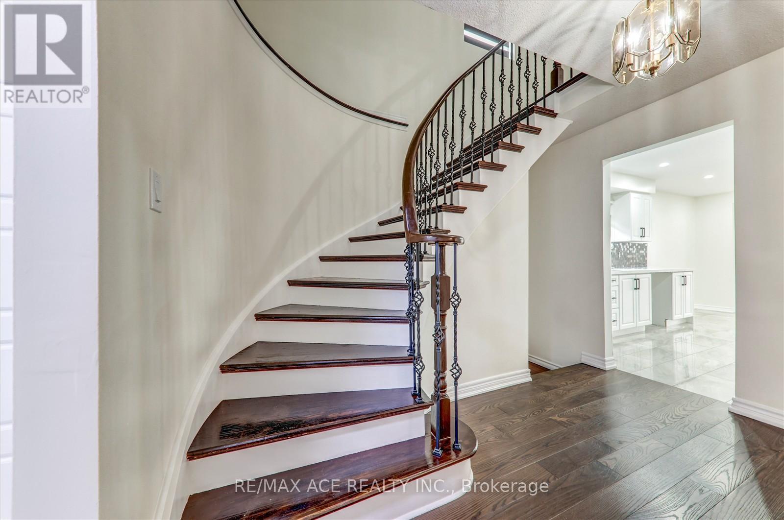 475 Wallenberg Crescent, Mississauga, Ontario  L5B 3M2 - Photo 21 - W12578376