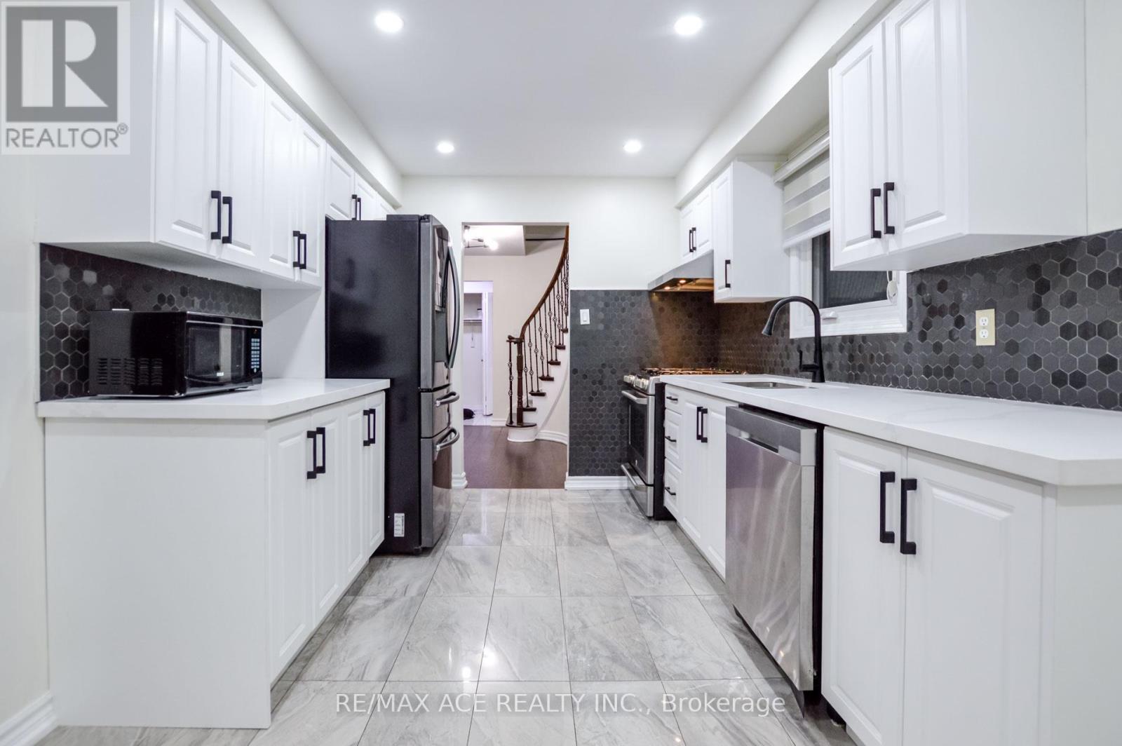 475 Wallenberg Crescent, Mississauga, Ontario  L5B 3M2 - Photo 17 - W12578376