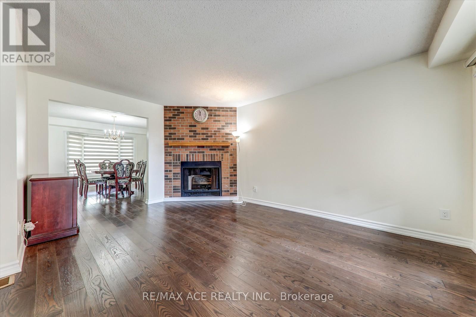 475 Wallenberg Crescent, Mississauga, Ontario  L5B 3M2 - Photo 9 - W12578376