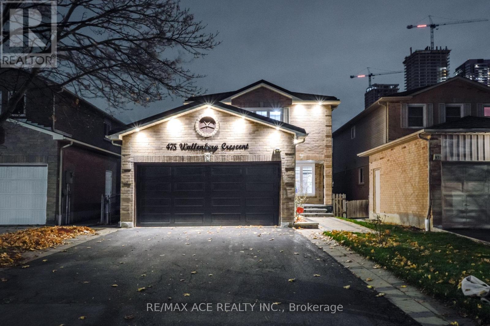 475 Wallenberg Crescent, Mississauga, Ontario  L5B 3M2 - Photo 5 - W12578376