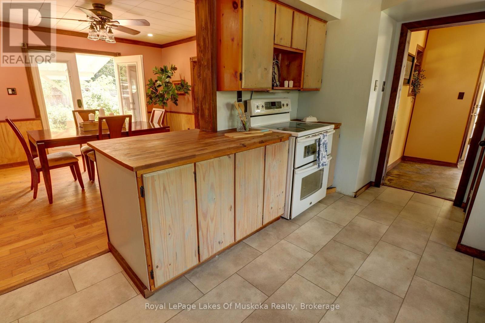 67 Silver Street, Huntsville (Chaffey), Ontario  P1H 1M2 - Photo 5 - X12589700