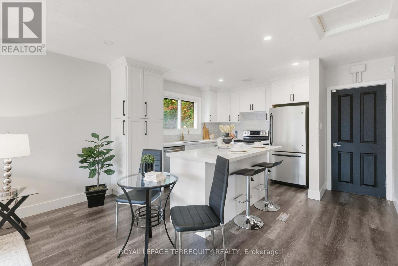 183 Emerson Avenue, London South, Ontario  N5Z 3L5 - Photo 11 - X12589416