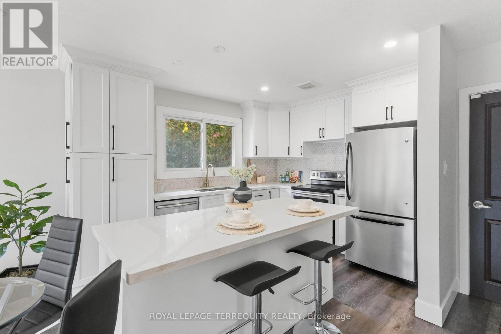 183 Emerson Avenue, London South, Ontario  N5Z 3L5 - Photo 12 - X12589416