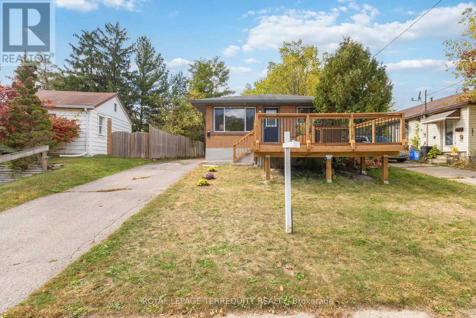 183 Emerson Avenue, London South, Ontario  N5Z 3L5 - Photo 2 - X12589416